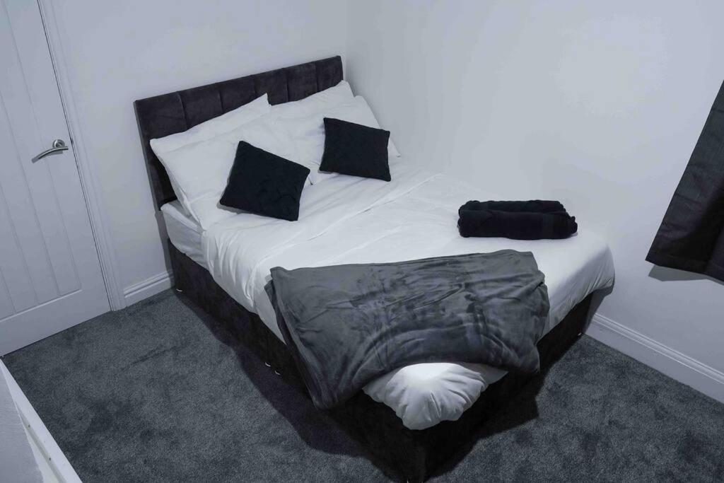 Stunning Two Bed City Centre Apartment Leeds  Buitenkant foto